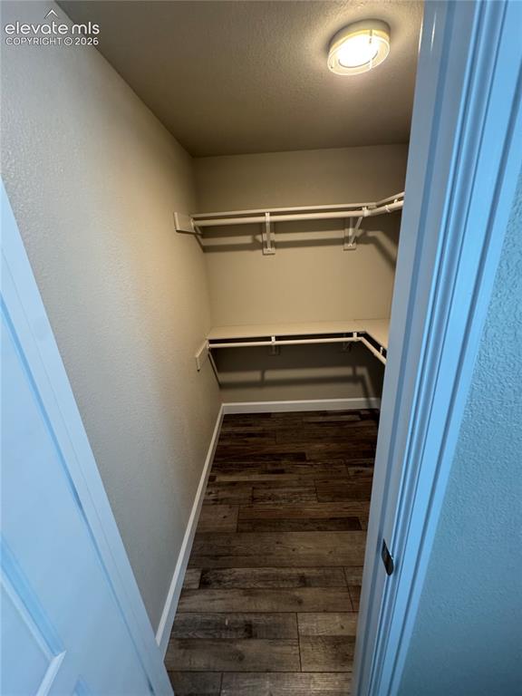 Image 21 of 33: Closet