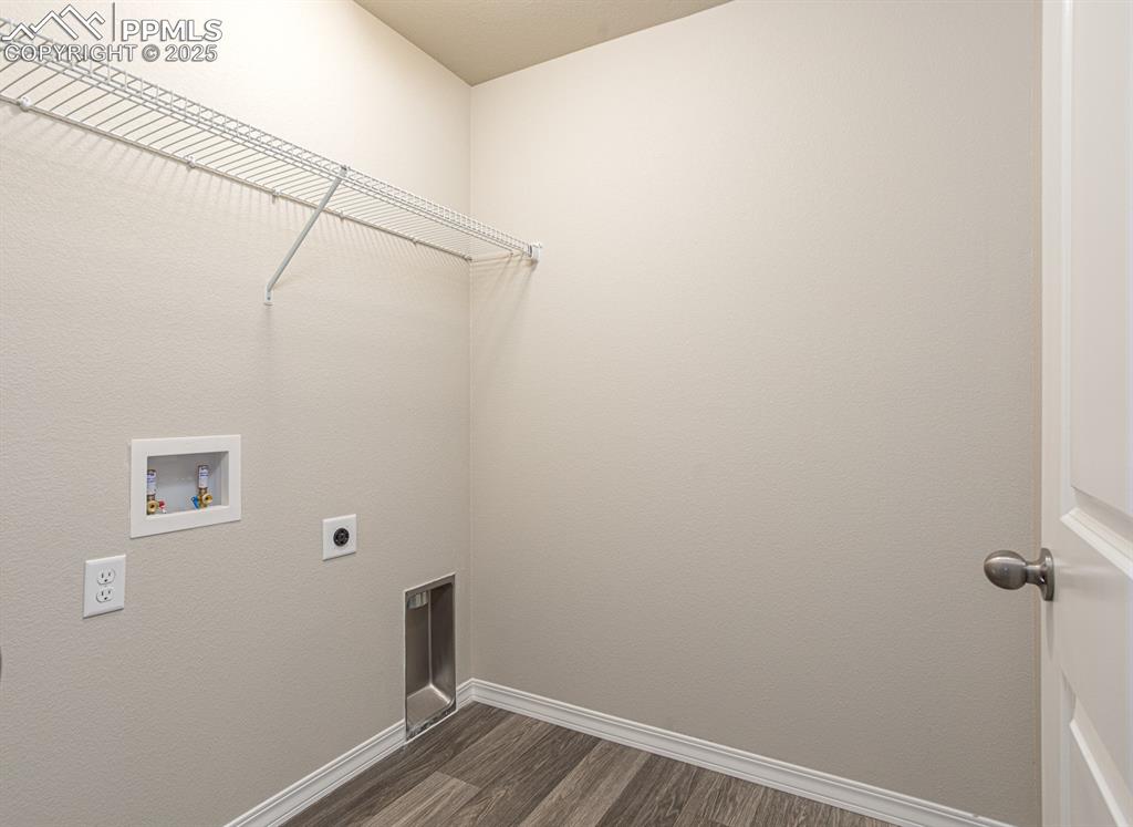 Image 17 of 24: Laundry