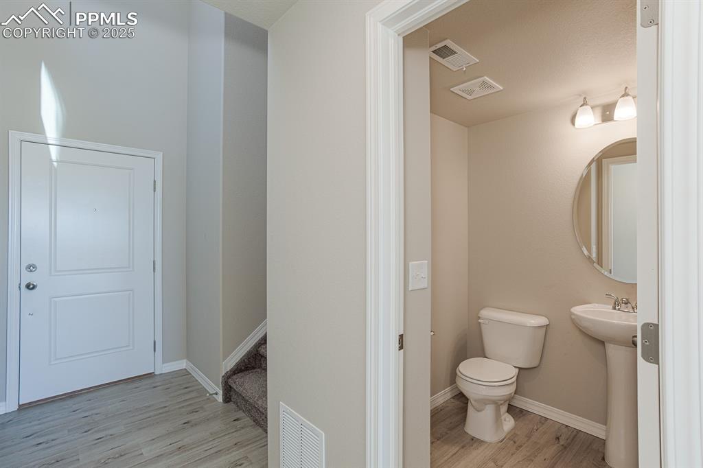 Image 2 of 24: Bathroom