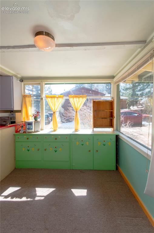 Image 15 of 27: Kitchen dining