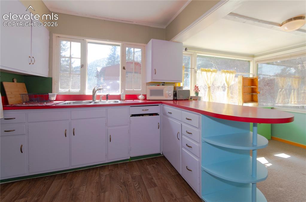 Image 17 of 27: Kitchen