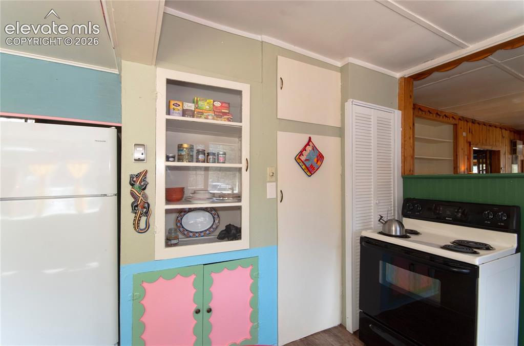 Image 20 of 27: Kitchen
