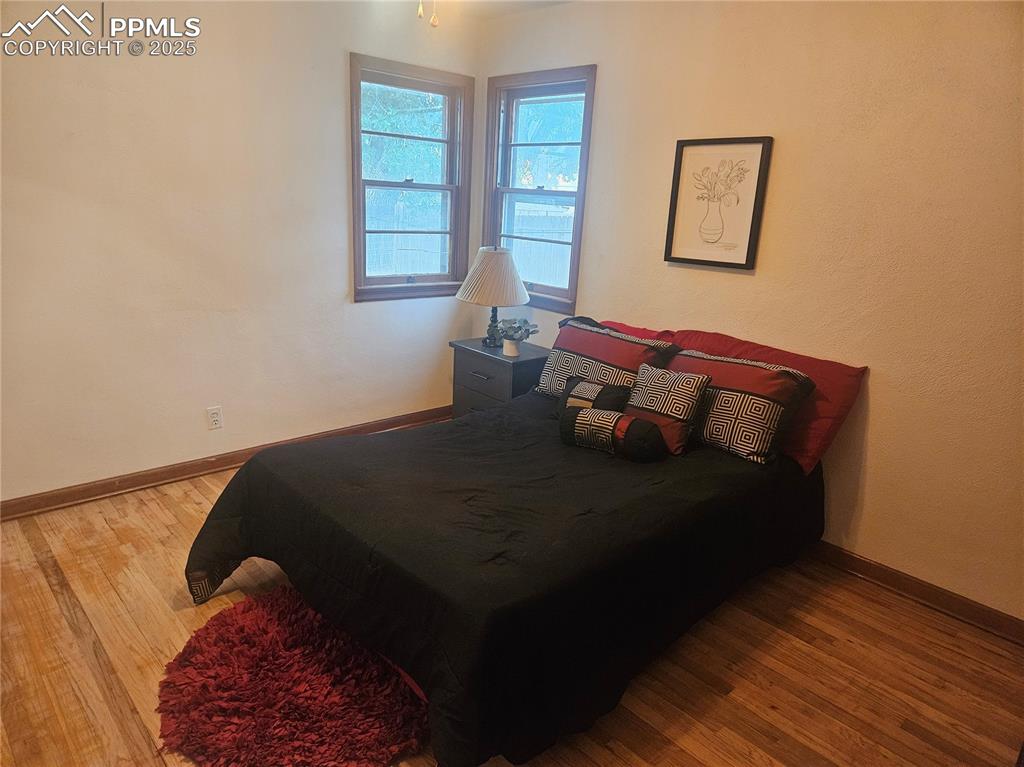 Image 5 of 7: Bedroom