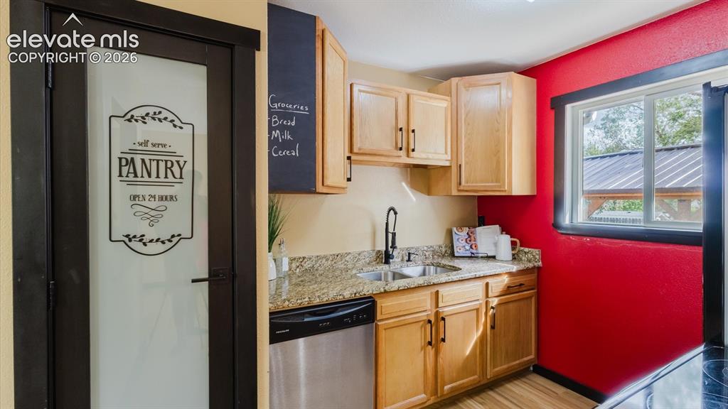 Image 11 of 36: Kitchen
