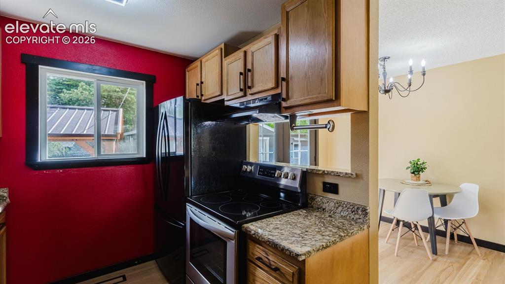Image 12 of 36: Kitchen