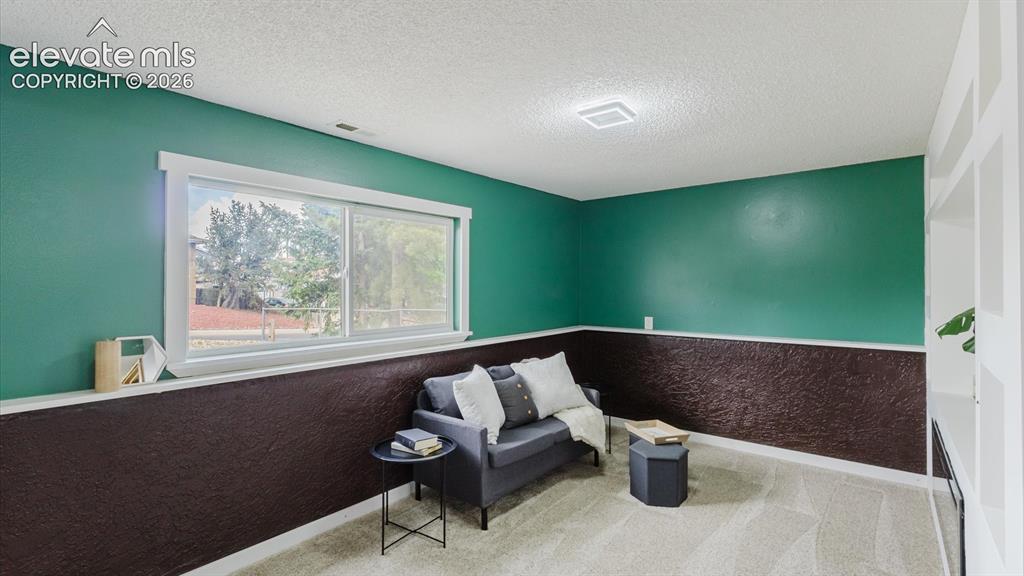 Image 14 of 36: Family Room