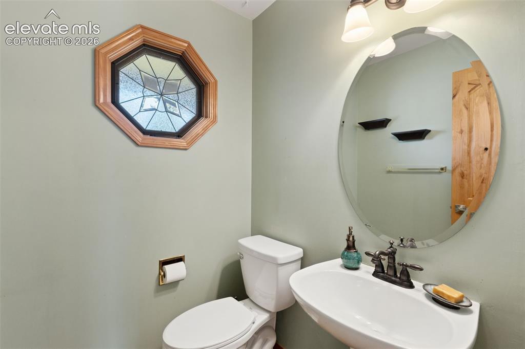 Image 16 of 47: Bathroom