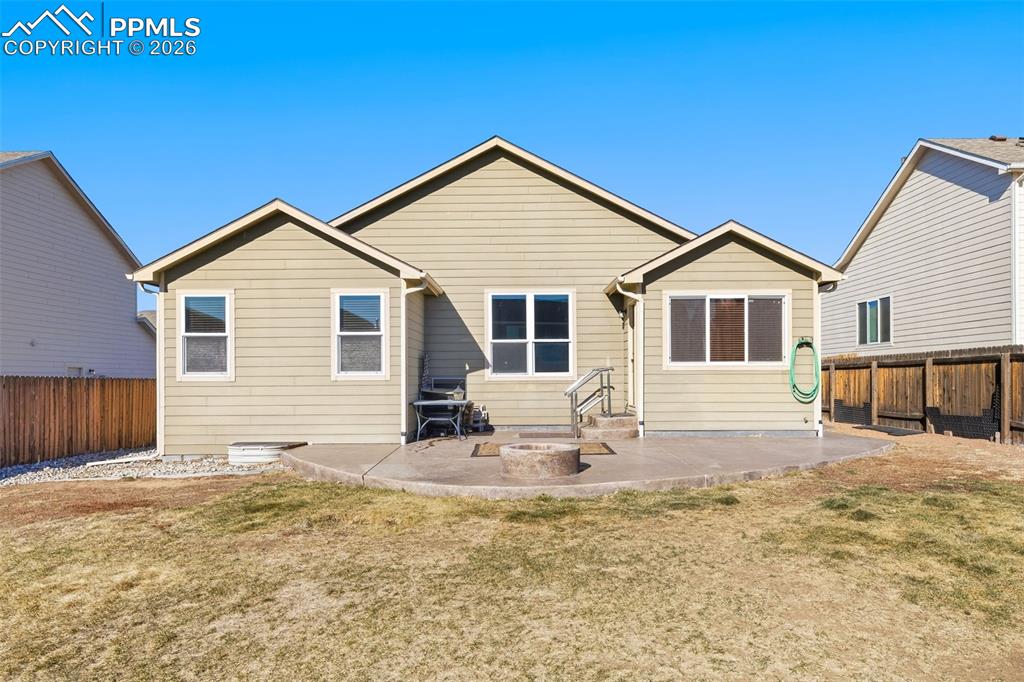 Image 26 of 27: Back of Structure