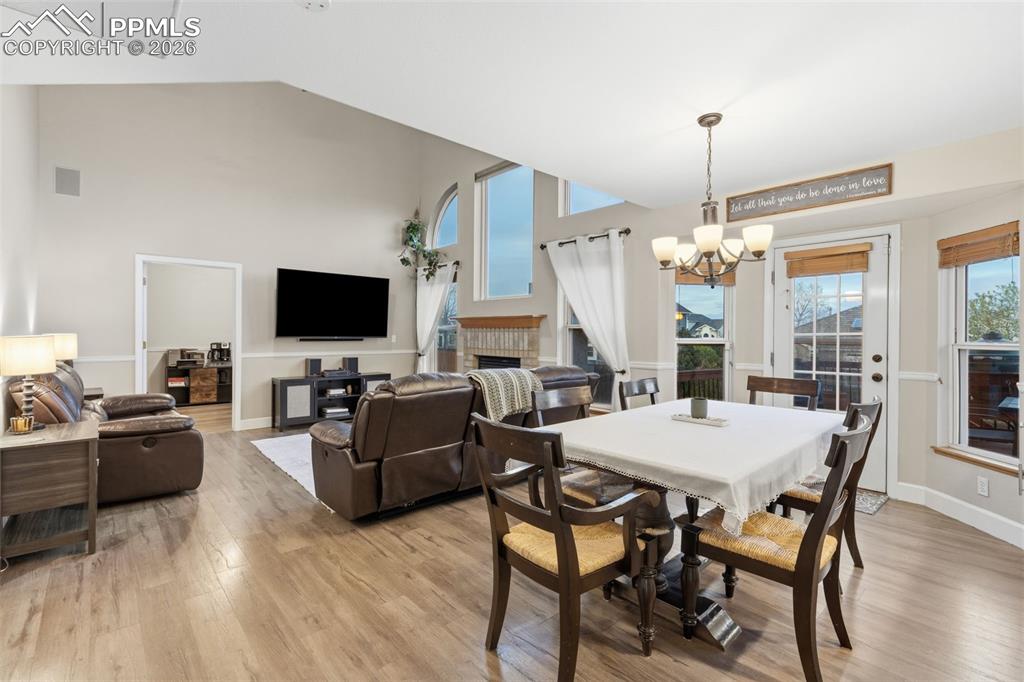 Image 16 of 35: Dining Area