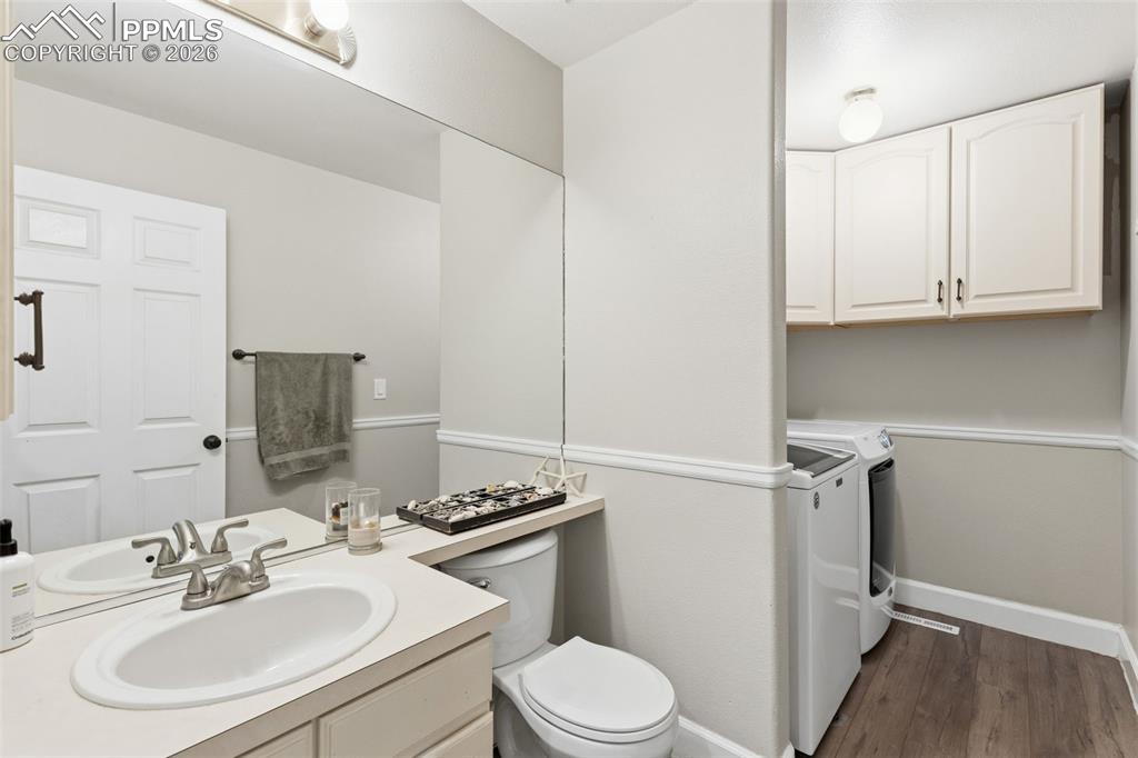 Image 20 of 35: Bathroom