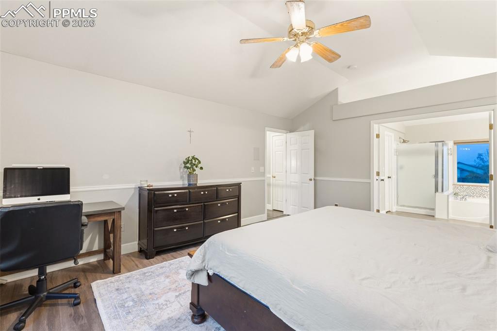 Image 22 of 35: Bedroom