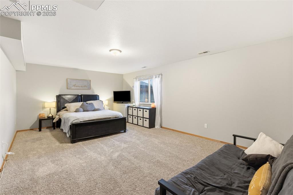 Image 32 of 35: Bedroom