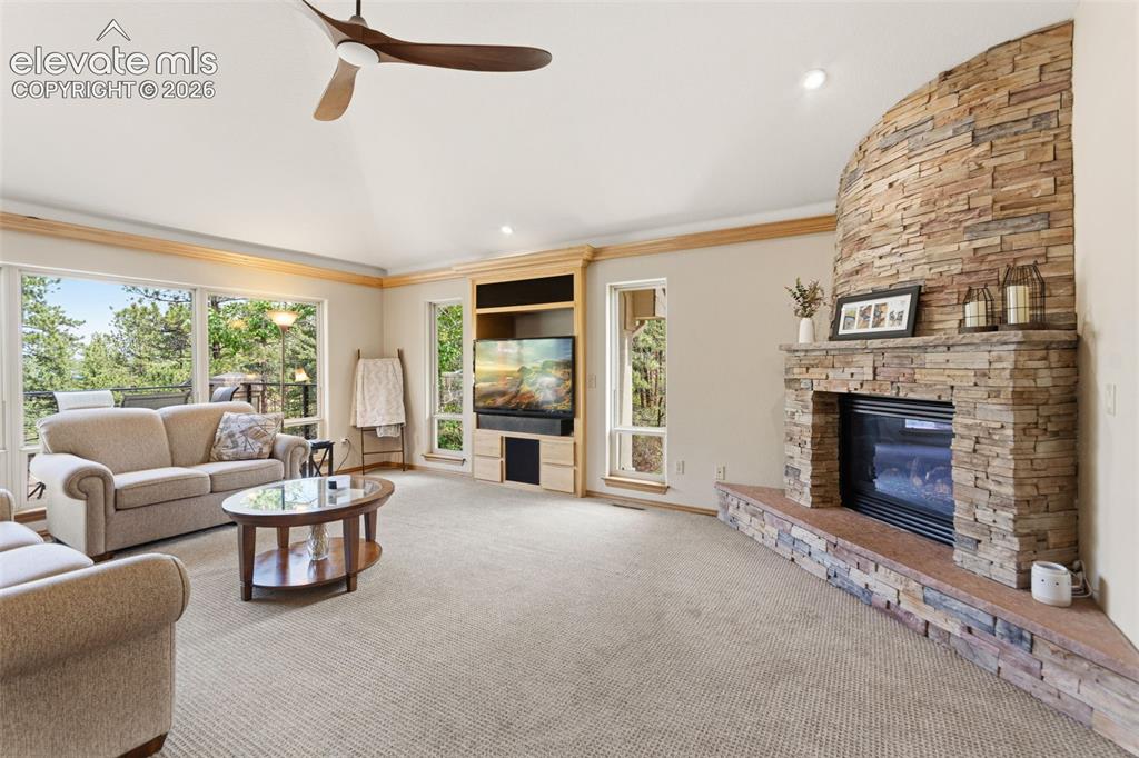 Image 7 of 50: Great Room
