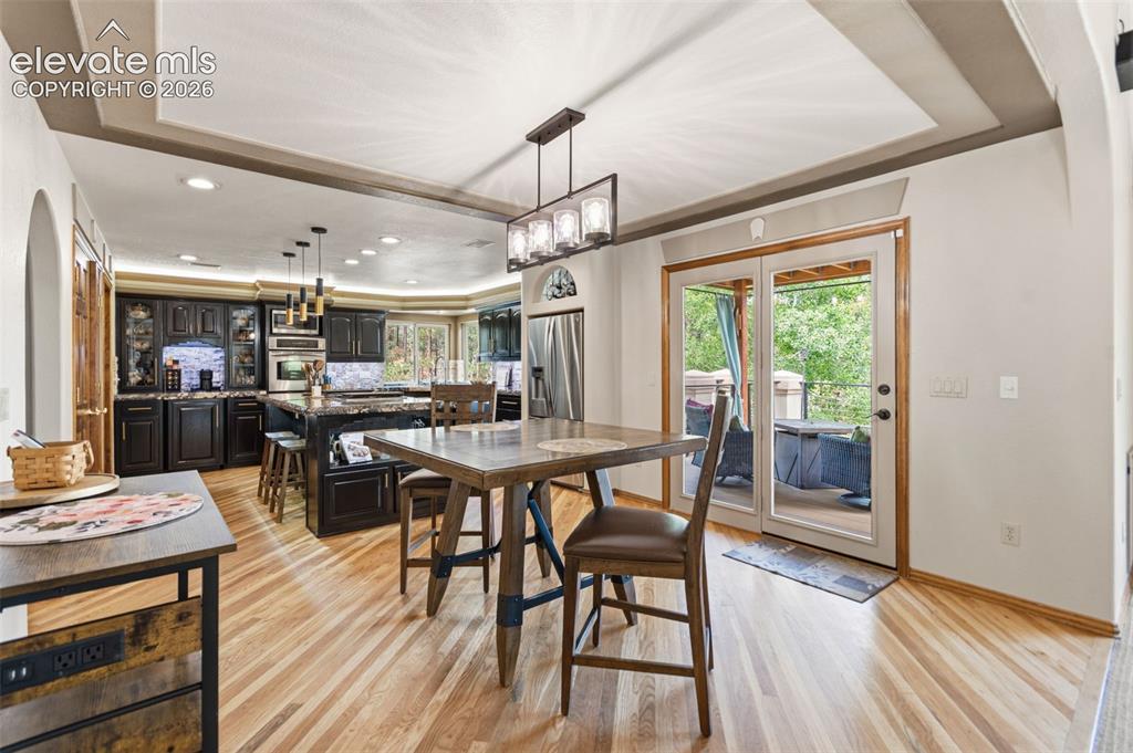 Image 9 of 50: Dining Area