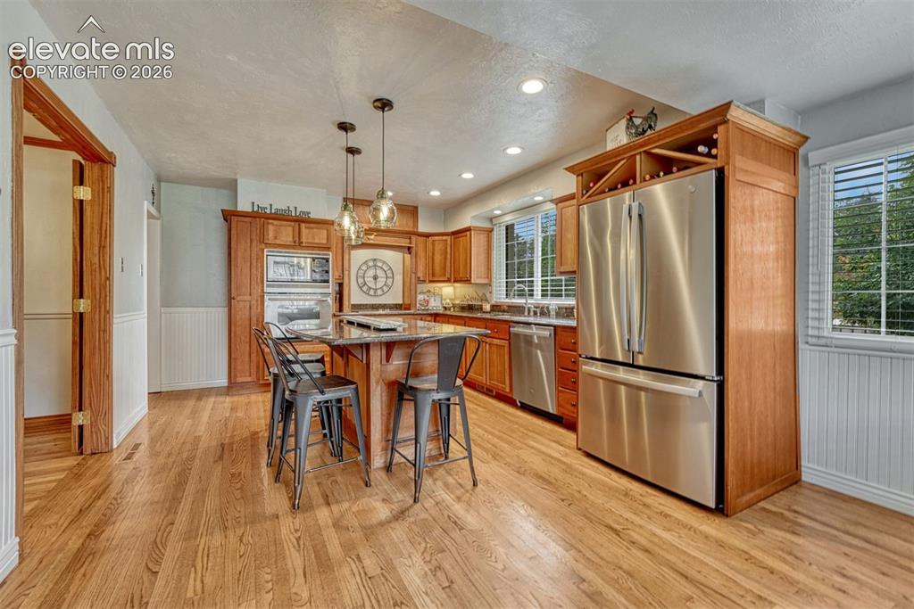 Image 15 of 50: Stainless Steel Appliances & Large Island.