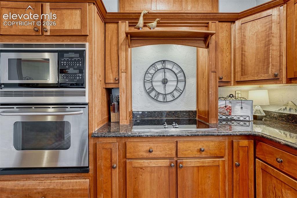 Image 19 of 50: Kitchen
