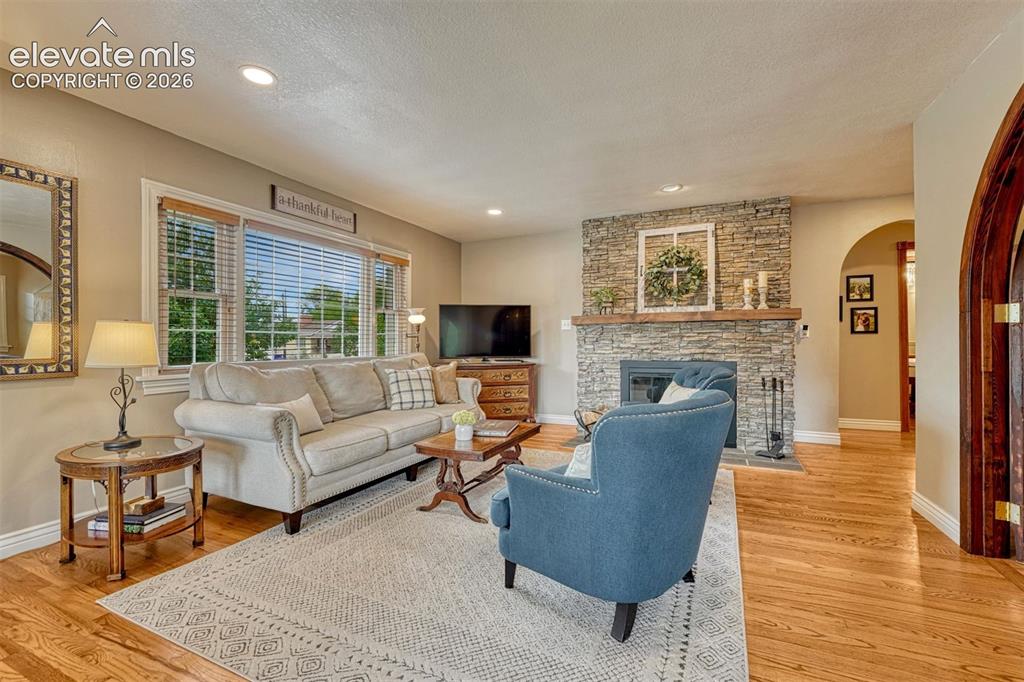 Image 9 of 50: Living Room