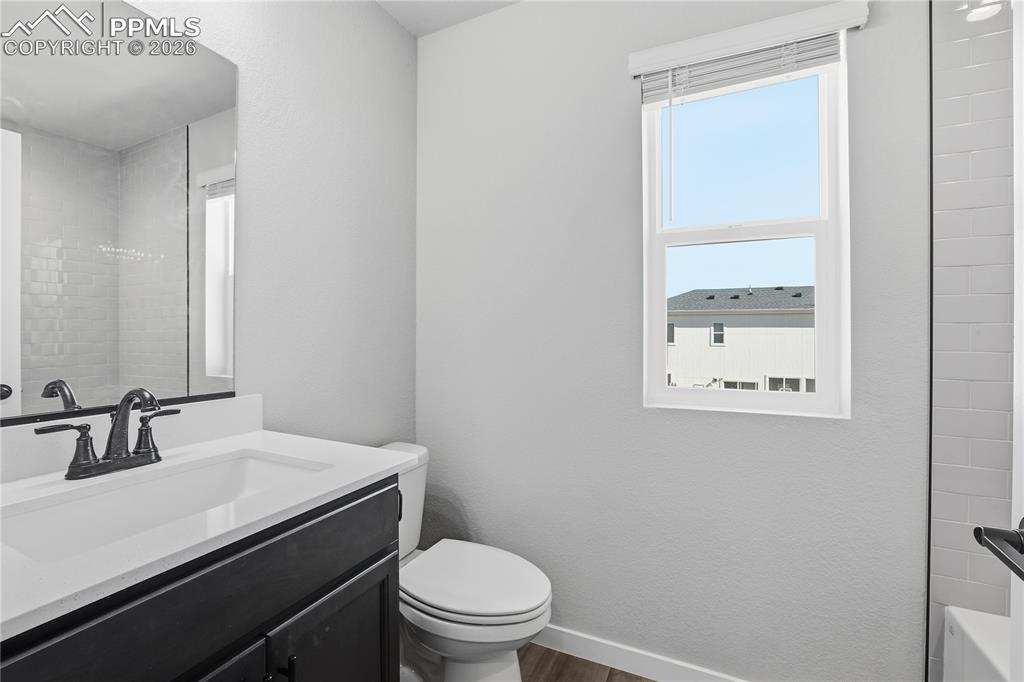 Image 11 of 18: Bathroom