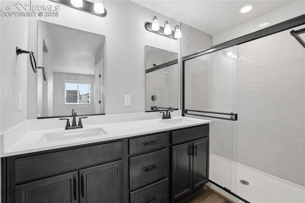 Image 15 of 18: Bathroom