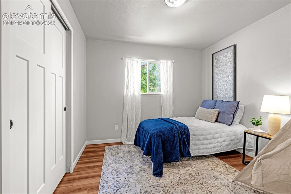 Image 16 of 32: Bedroom