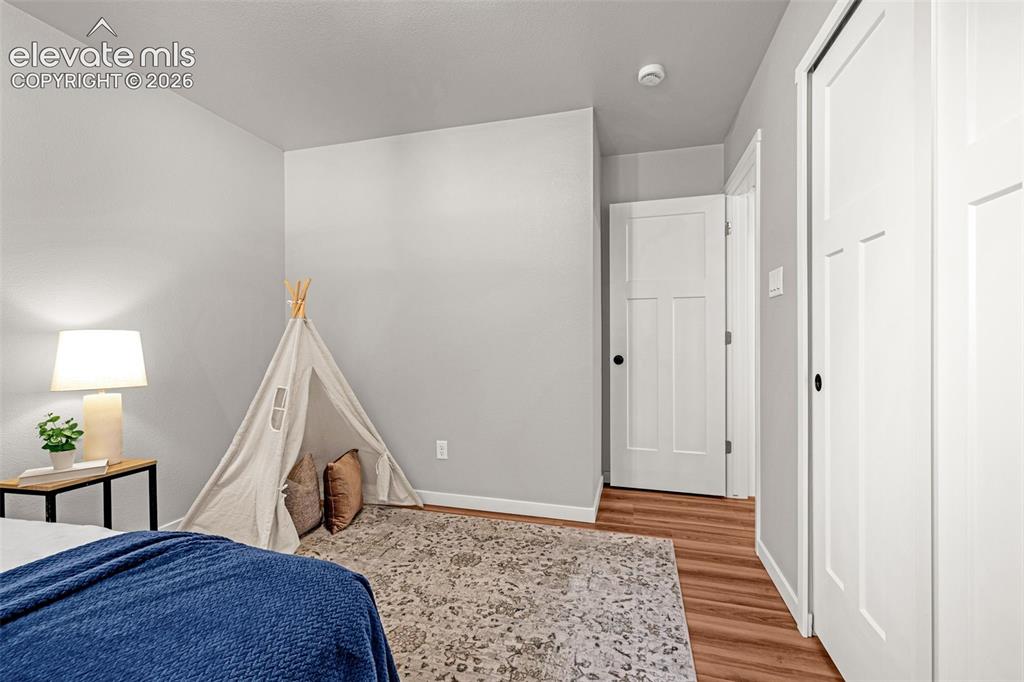 Image 17 of 32: Bedroom