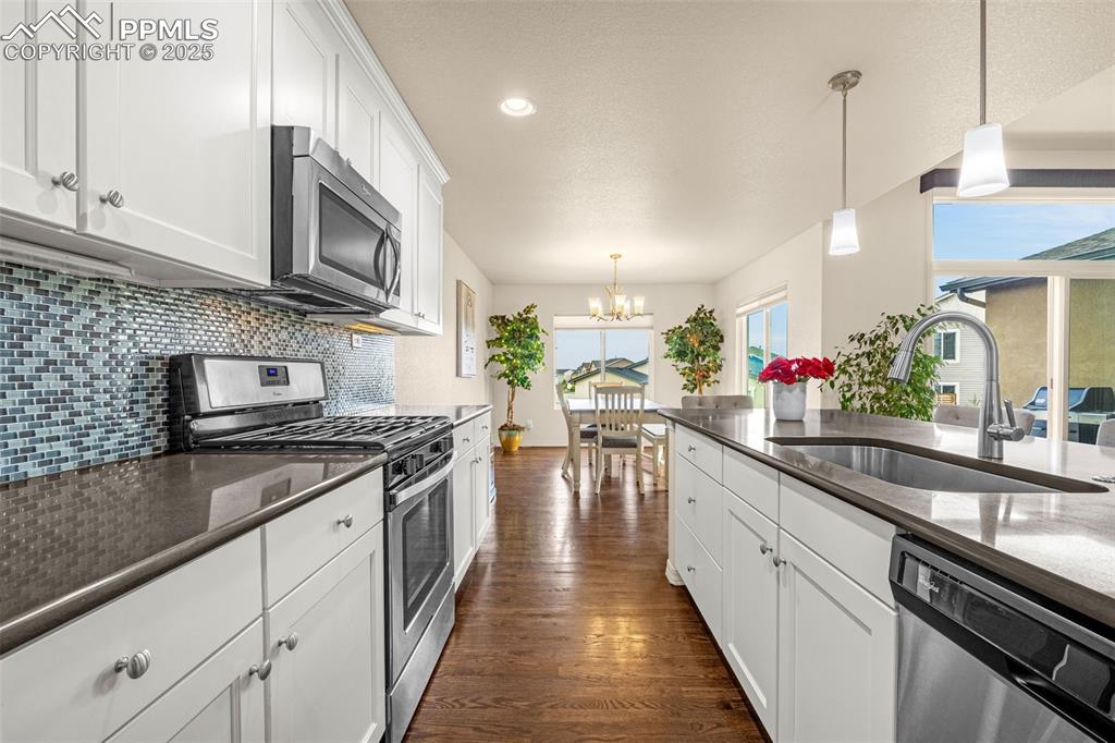Image 16 of 48: Kitchen