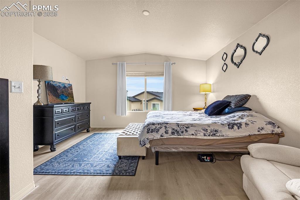 Image 19 of 48: Bedroom