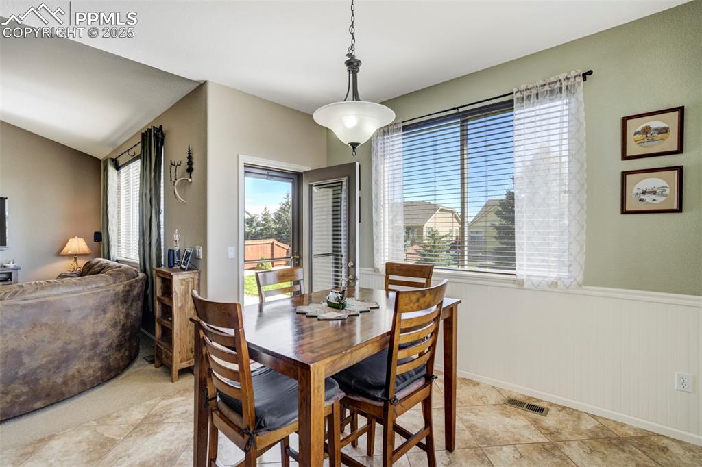 Image 15 of 49: Dining Area