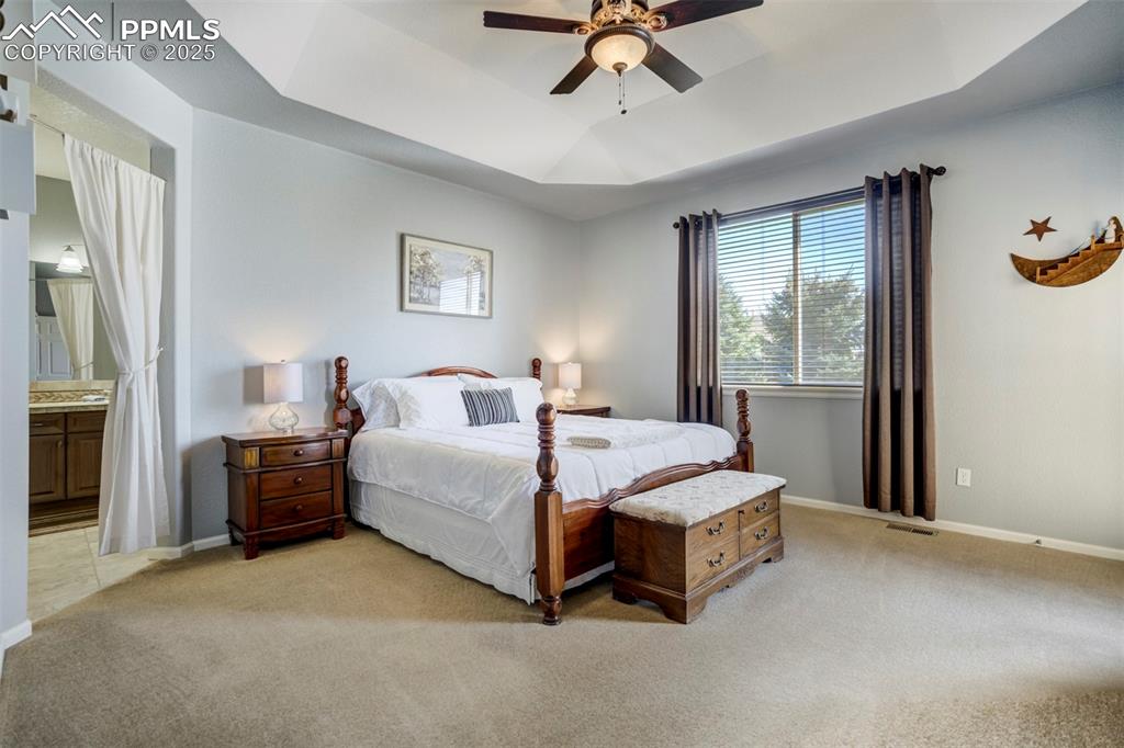 Image 17 of 49: Bedroom