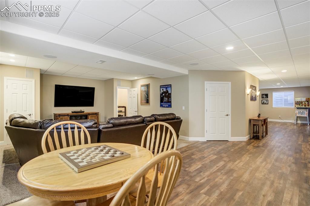 Image 36 of 49: Dining Area