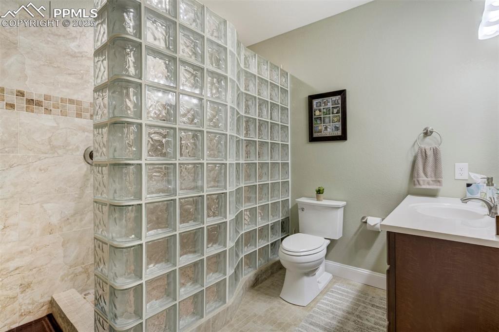 Image 41 of 49: Bathroom