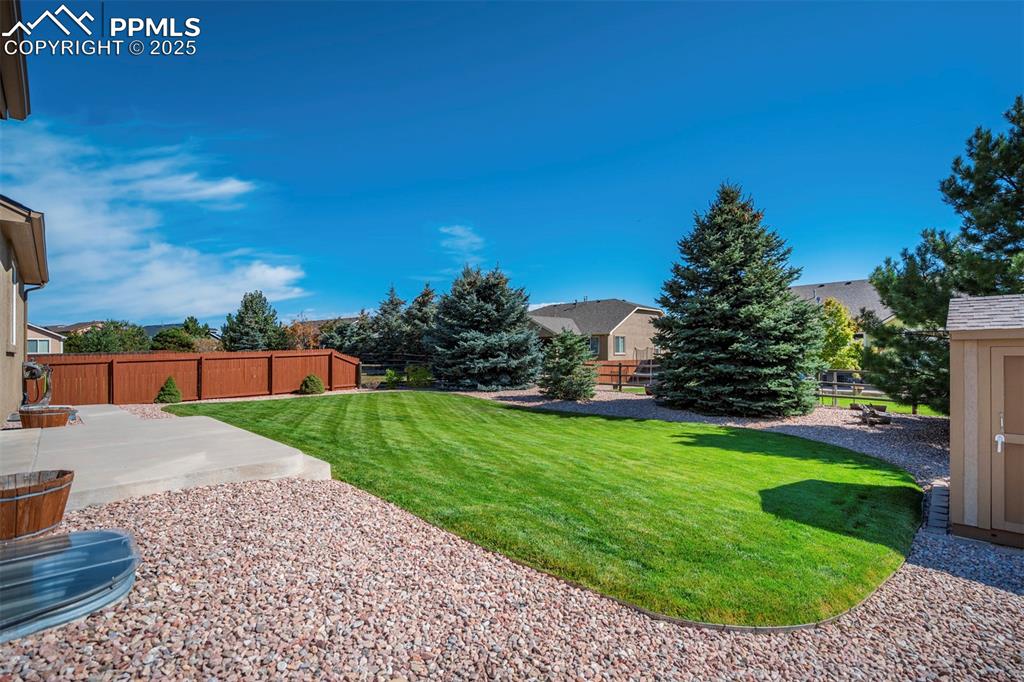 Image 45 of 49: Yard