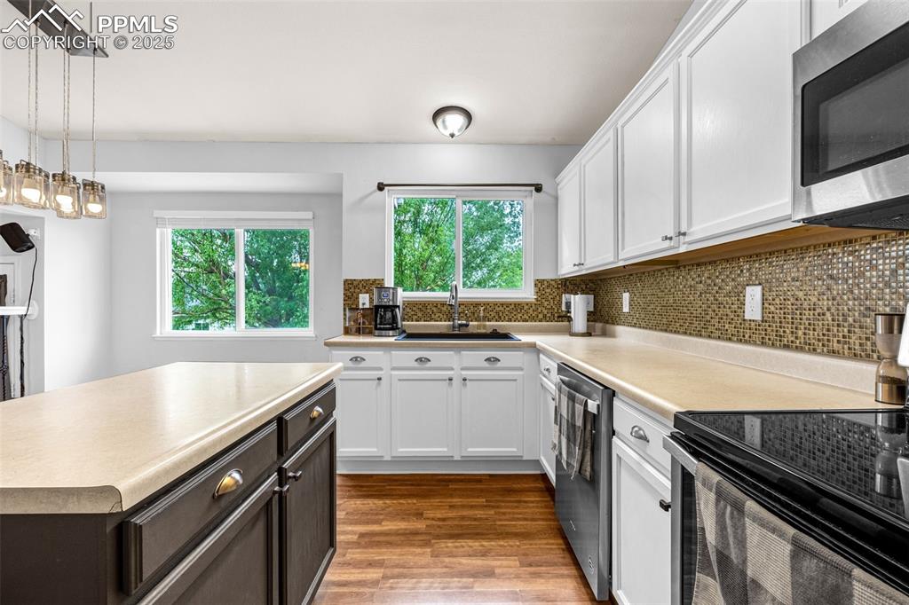 Image 8 of 29: Kitchen