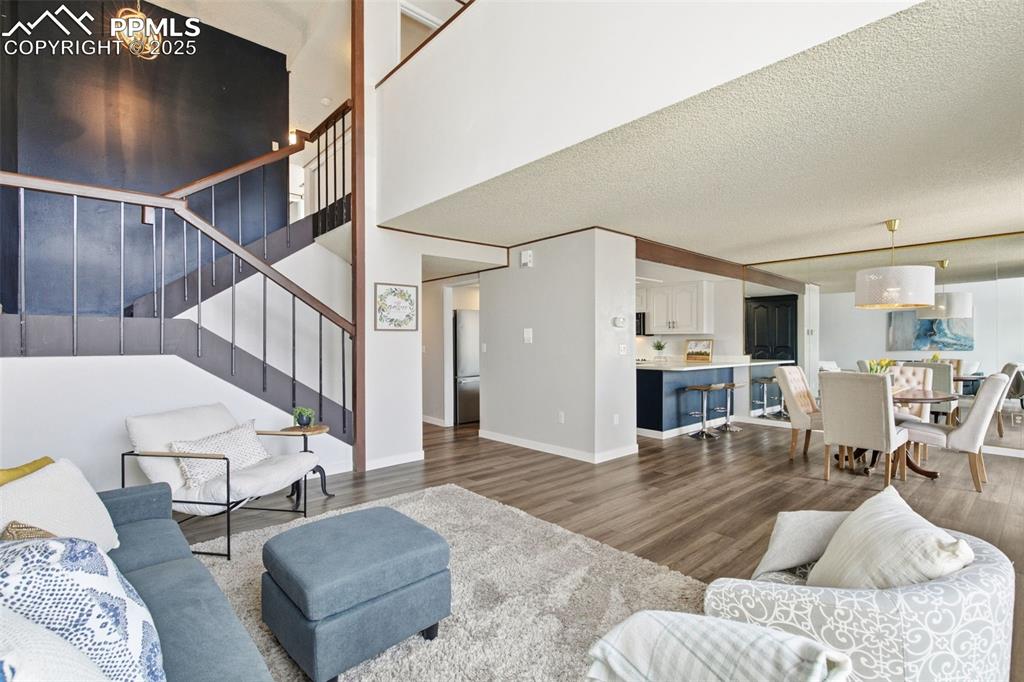 Image 10 of 45: Open living area