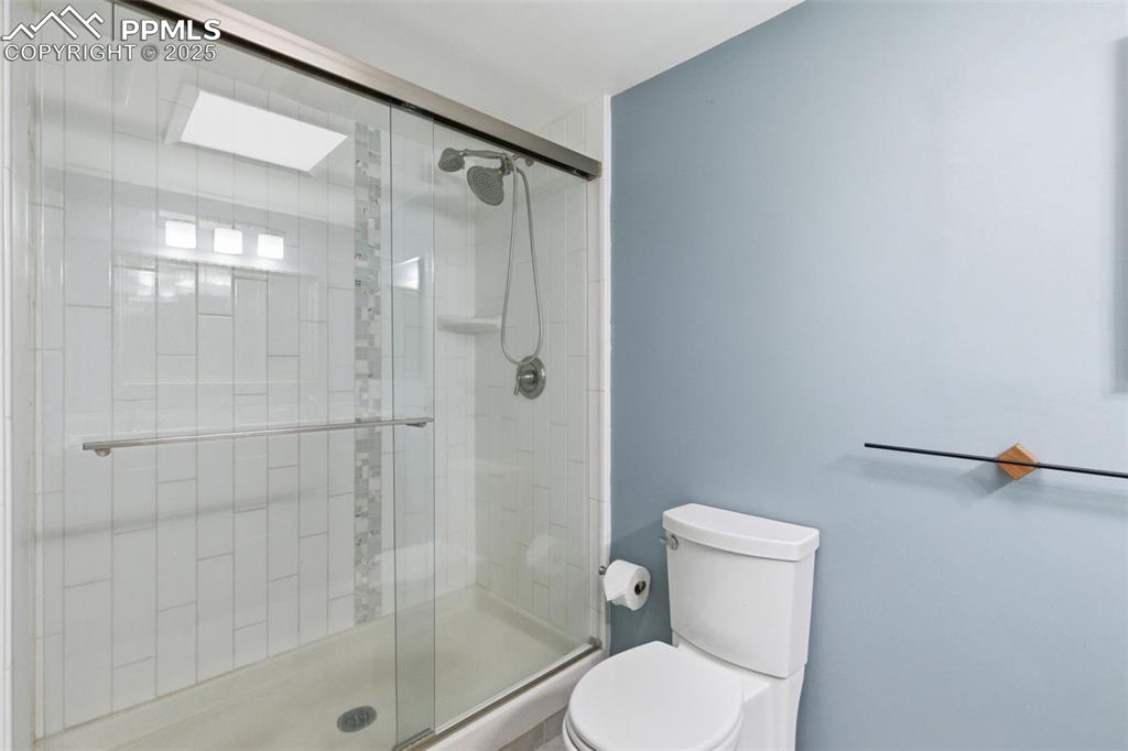 Image 27 of 45: Full bath