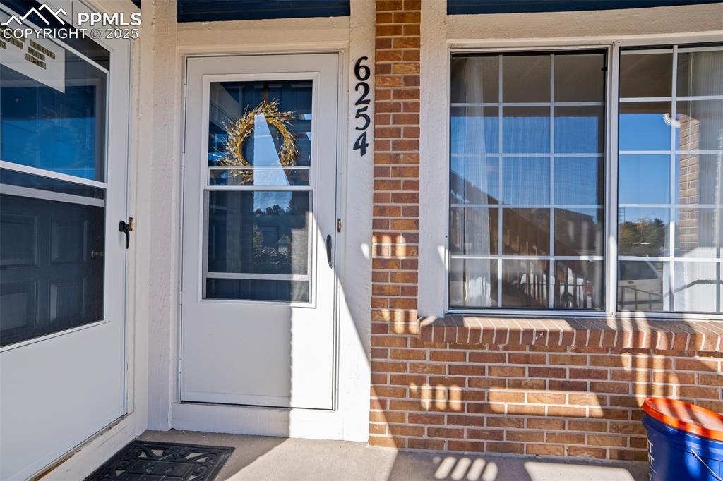 Image 6 of 33: Entry