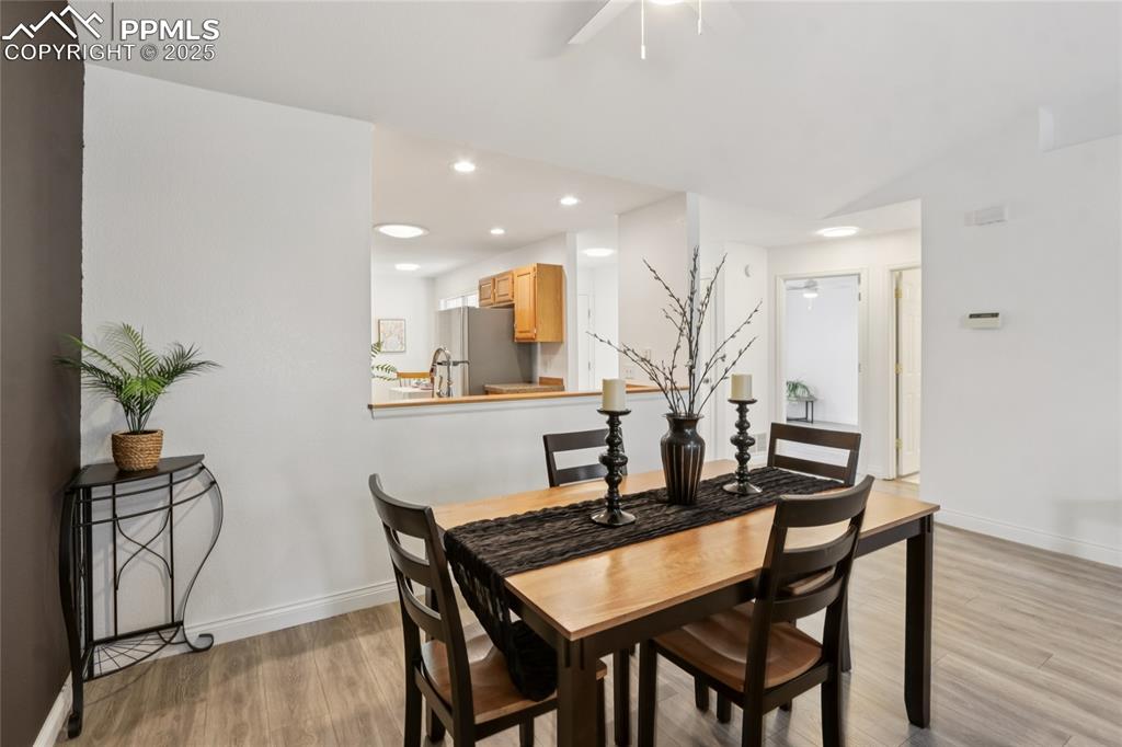 Image 11 of 31: Dining Area