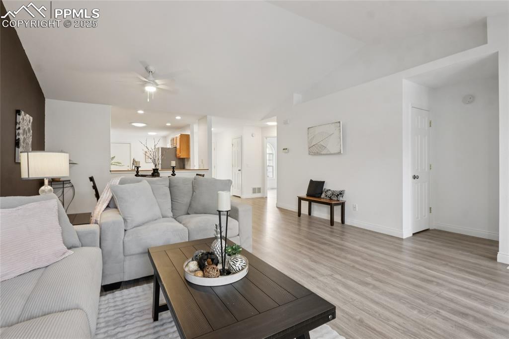 Image 14 of 31: Living Room