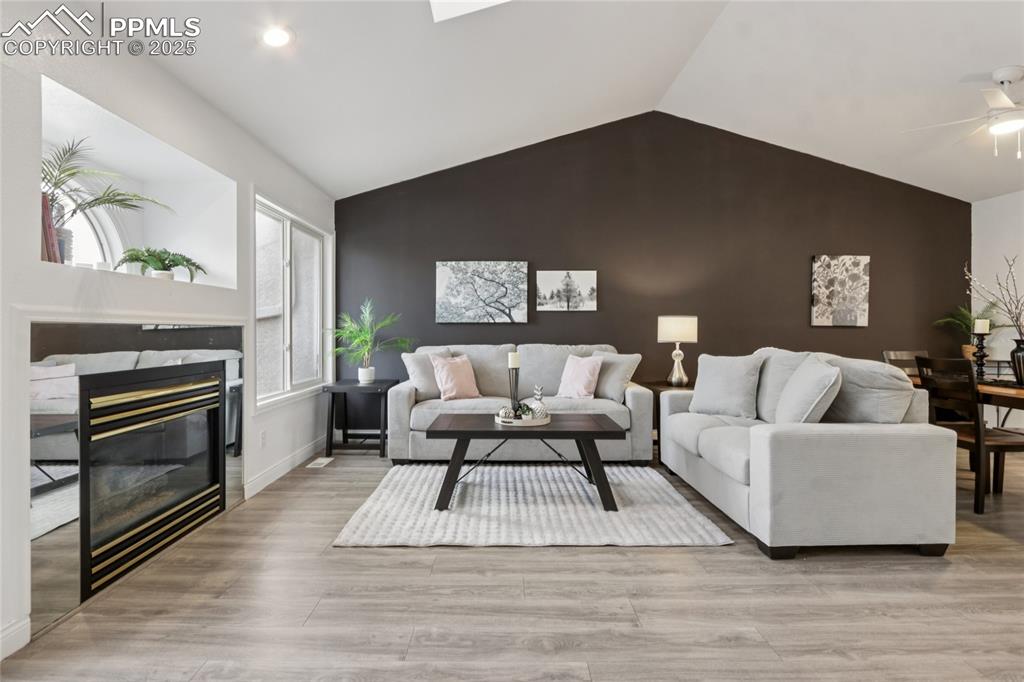 Image 16 of 31: Living Room