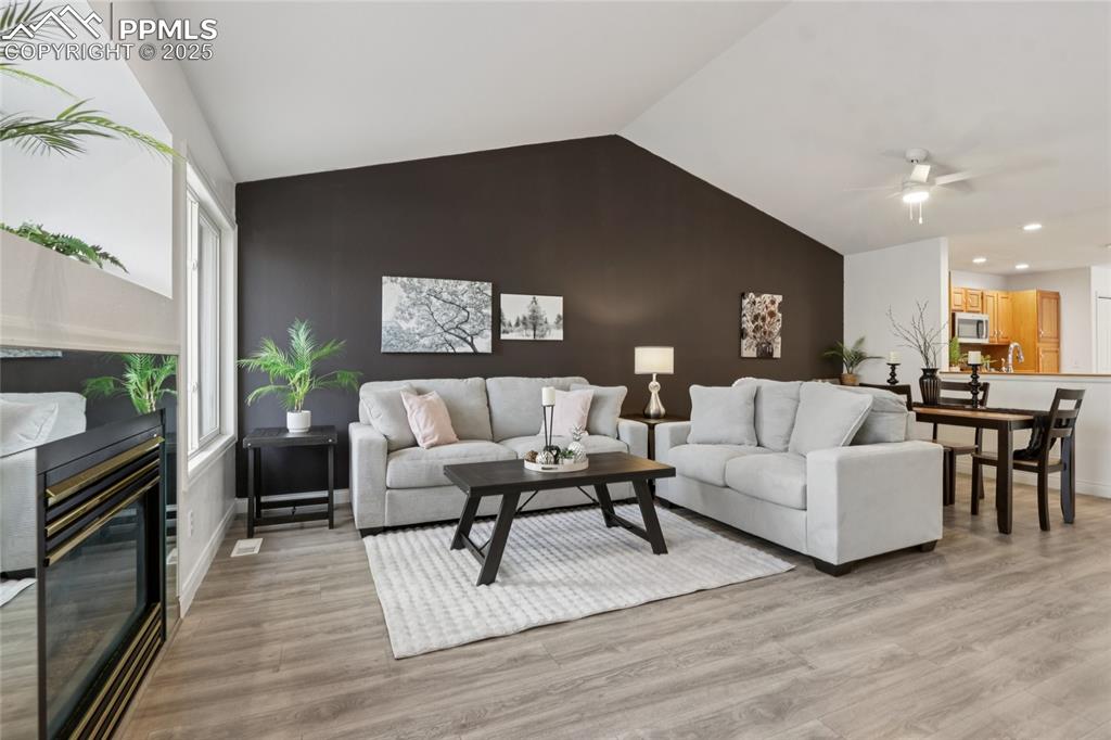 Image 17 of 31: Living Room