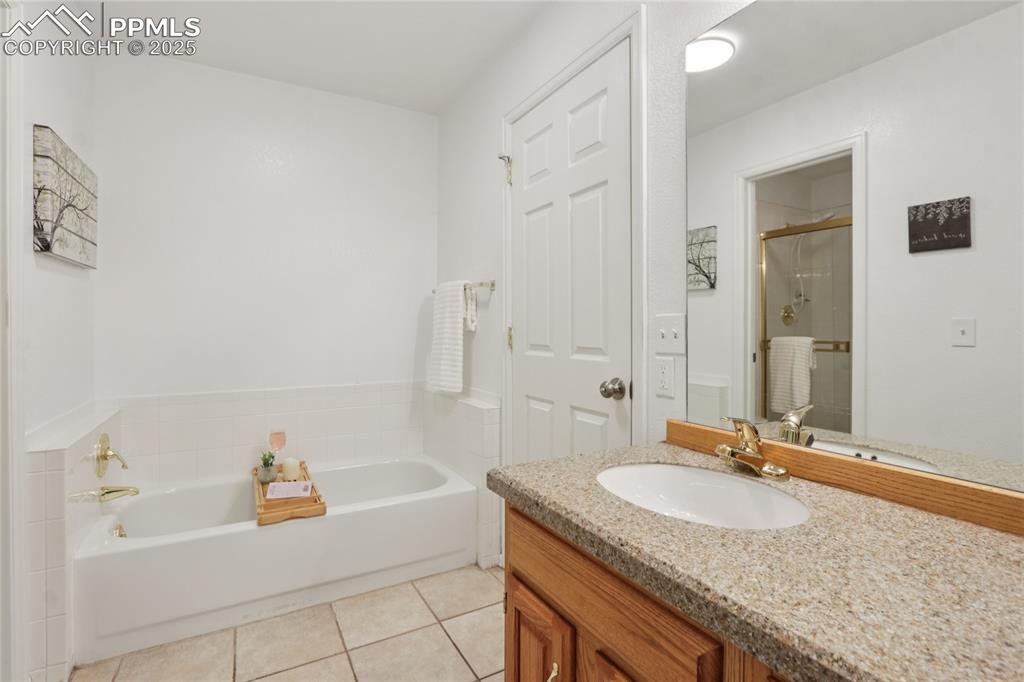 Image 21 of 31: Bathroom