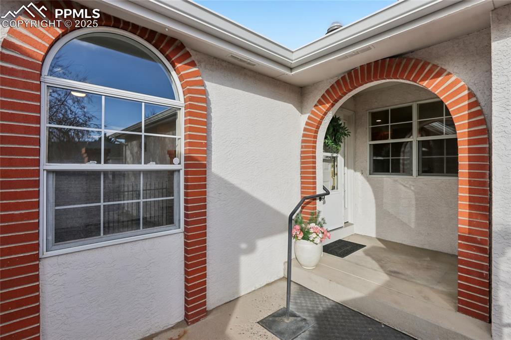 Image 3 of 31: Entry