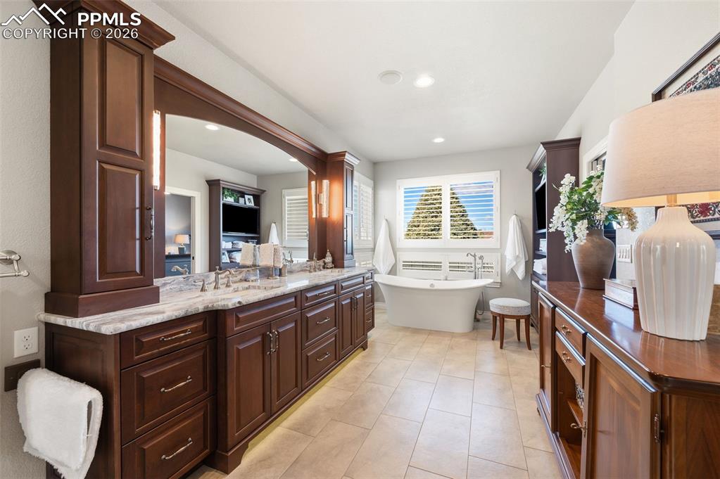 Image 21 of 50: No Description Available