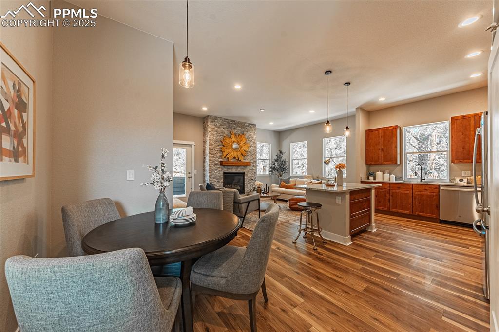 Image 12 of 20: Dining Area