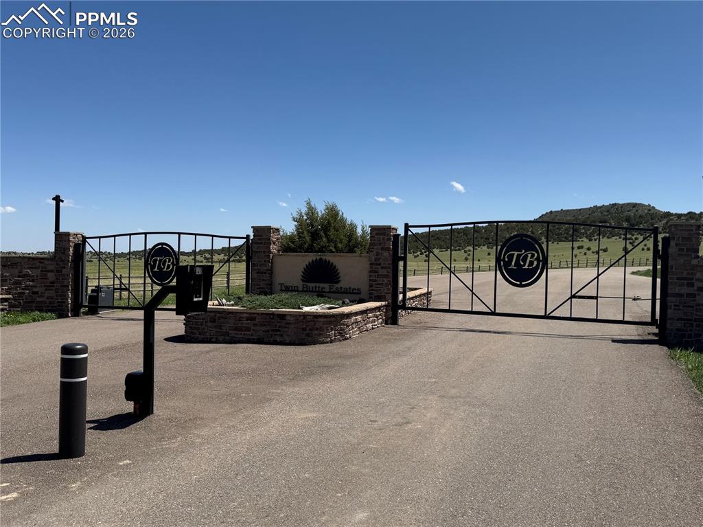 Image 4 of 5: Fence