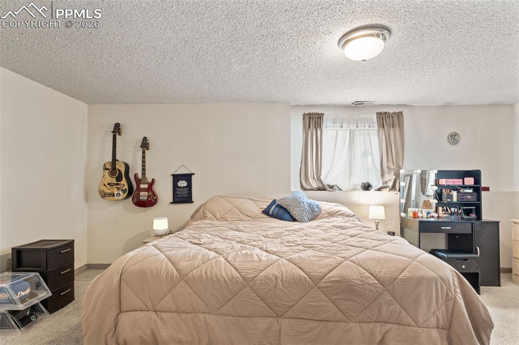 Image 13 of 25: Bedroom