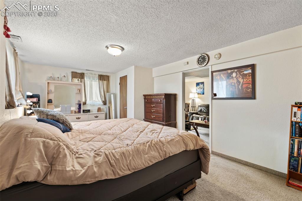 Image 14 of 25: Bedroom