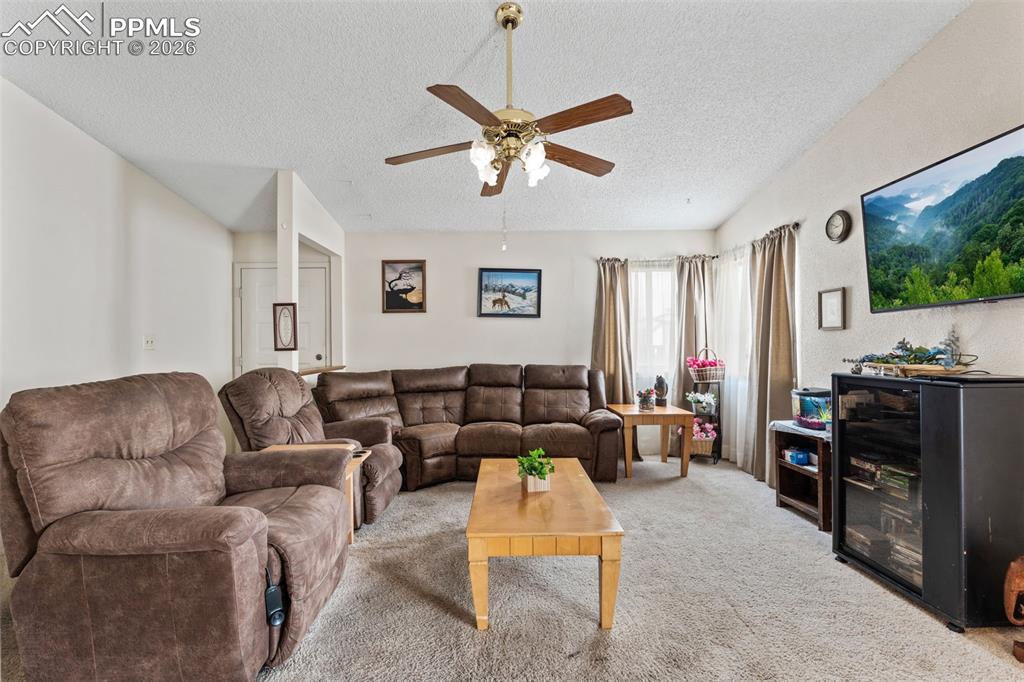Image 5 of 25: Living Room