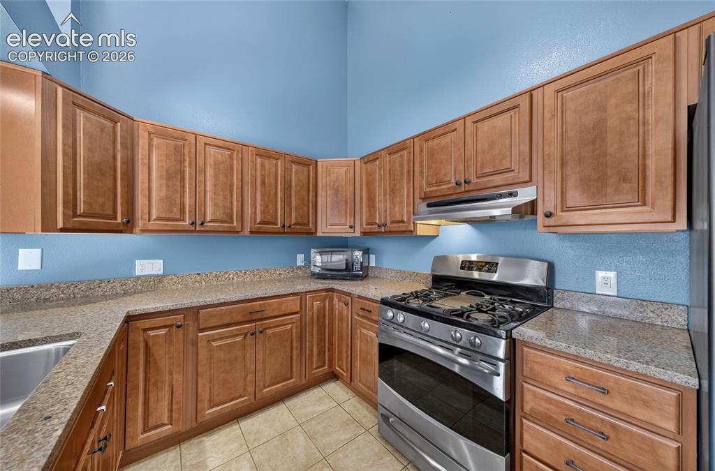 Image 11 of 44: Kitchen