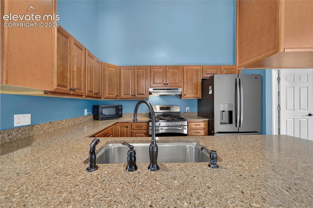 Image 15 of 44: Kitchen